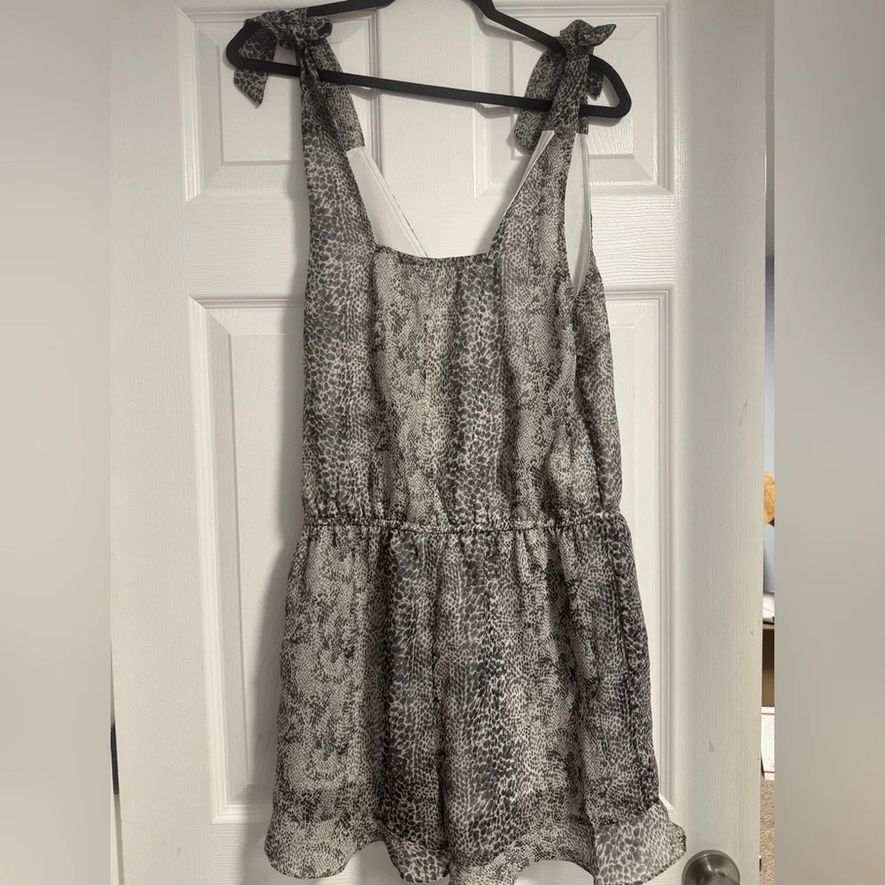 VENUS Gray and Cream Snake Skin Print Romper